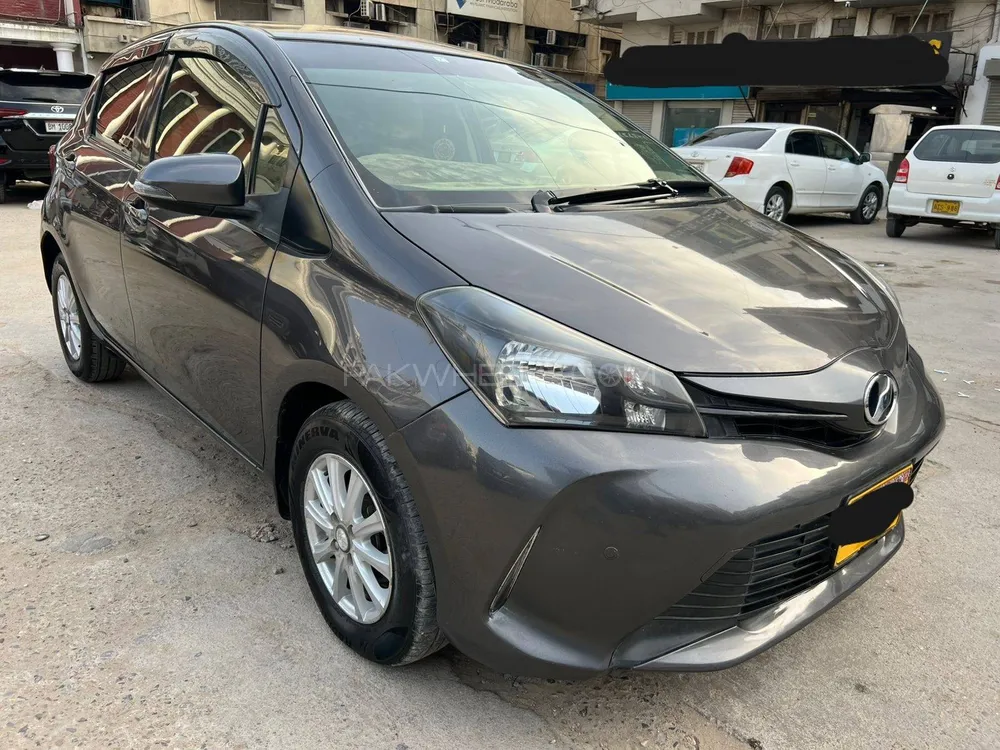Toyota Vitz 2015 for Sale in Karachi Image-1