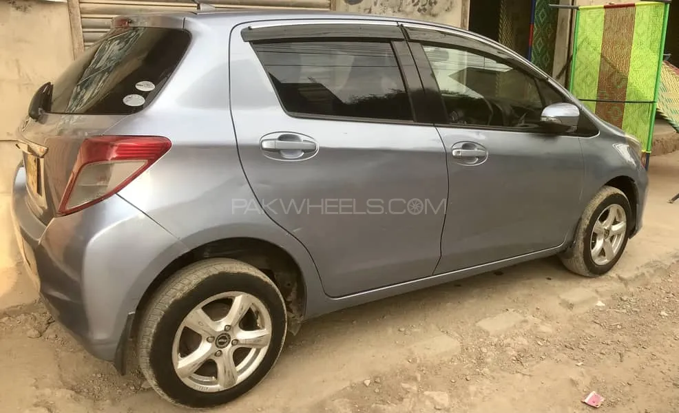 Toyota Vitz 2012 for Sale in Karachi Image-1