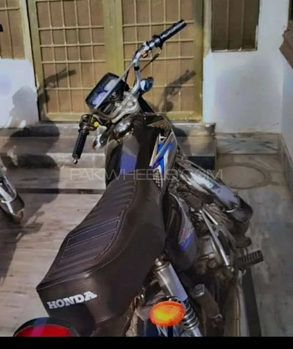 Unique Xtreme UD 70 2010 for Sale Image-1