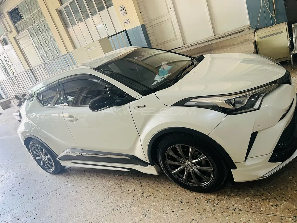 Toyota C-HR 2017 for Sale in Peshawar Image-1