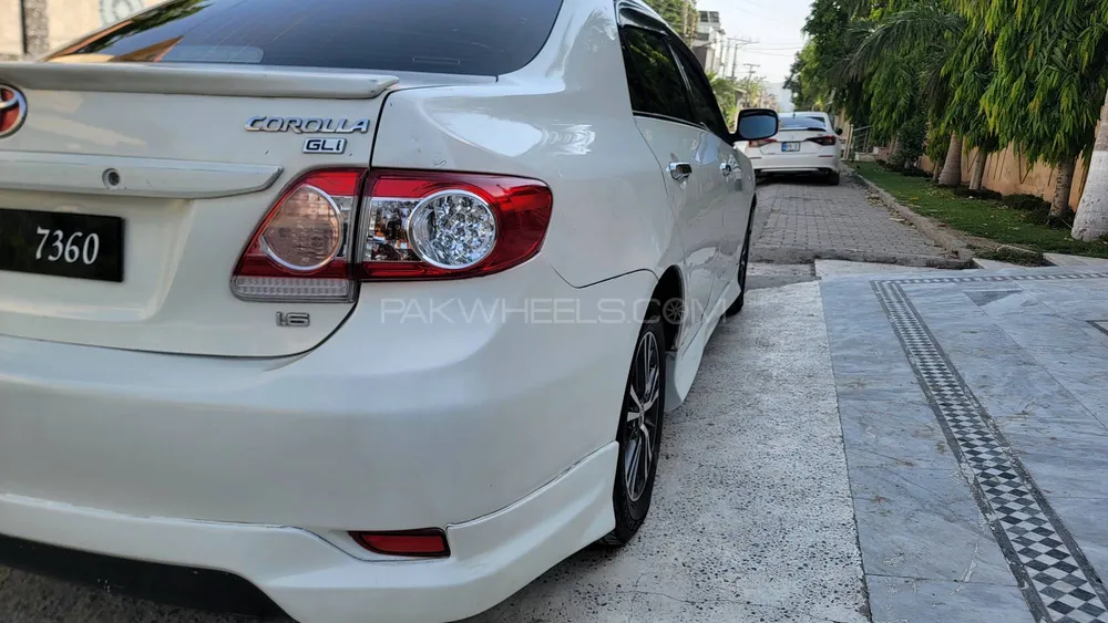 Toyota Corolla 2011 for Sale in Peshawar Image-1