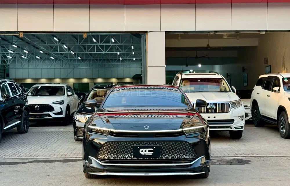 Toyota Crown 2022 for Sale in Lahore Image-1