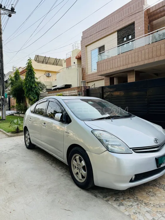 Toyota Prius 2007 for Sale in Lahore Image-1