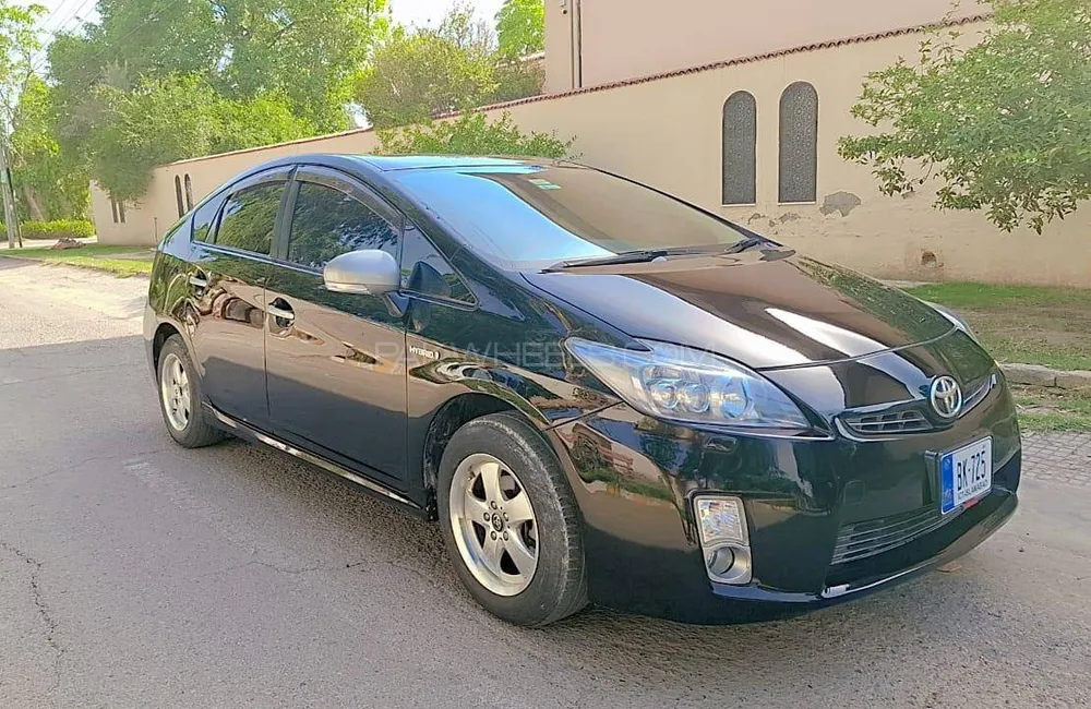 Toyota Prius 2011 for Sale in Multan Image-1