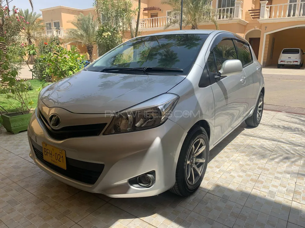 Toyota Vitz 2013 for Sale in Karachi Image-1