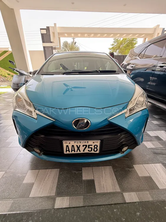 Toyota Vitz 2017 for Sale in Okara Image-1