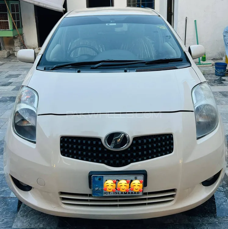 Toyota Vitz 2006 for Sale in Nowshera Image-1