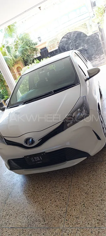 Toyota Vitz 2014 for Sale in Mardan Image-1