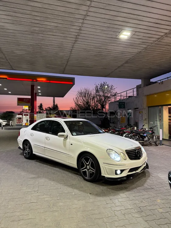 Mercedes Benz E Class 2004 for Sale in Lahore Image-1