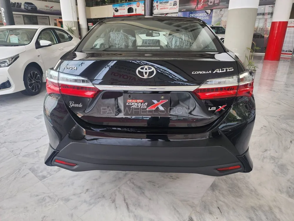 Toyota Corolla 2025 for Sale in Lahore Image-1