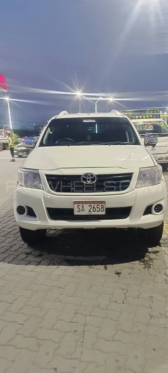 Toyota Hilux 2011 for Sale in Attock Image-1
