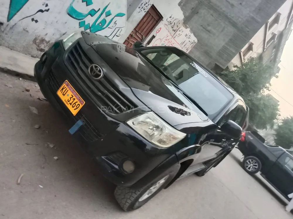 Toyota Hilux 2015 for Sale in Karachi Image-1