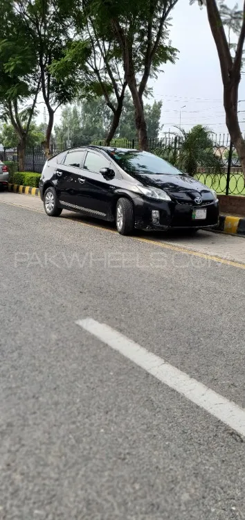 Toyota Prius 2011 for Sale in Lahore Image-1