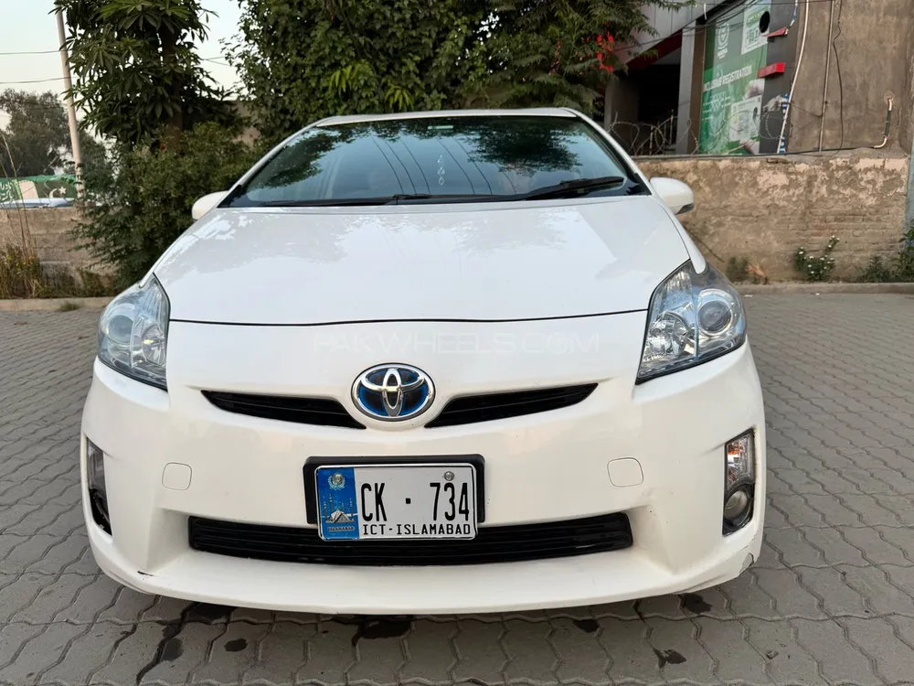 Toyota Prius 2011 for Sale in Nowshera Image-1