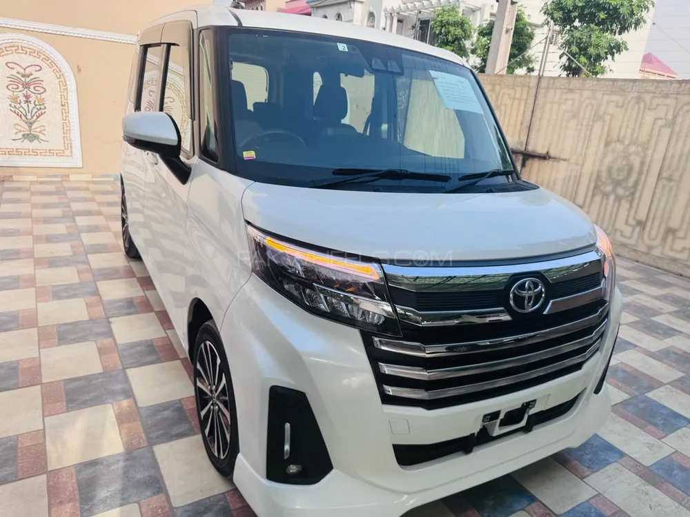 Toyota Roomy 2022 for Sale in Lahore Image-1