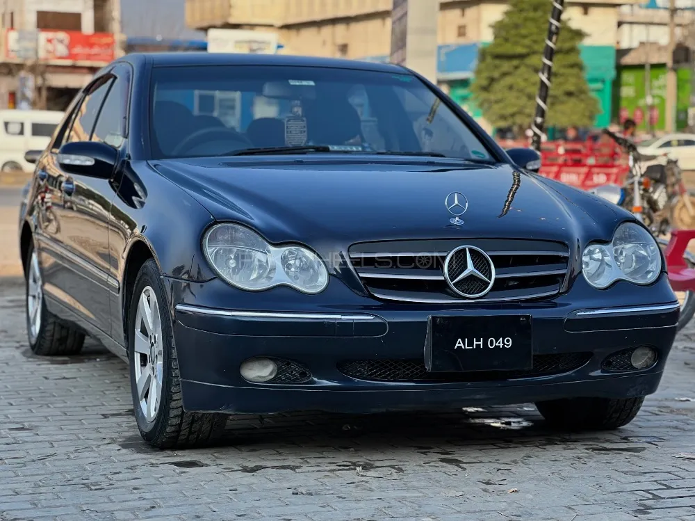 Mercedes Benz C Class 2003 for Sale in Dina Image-1
