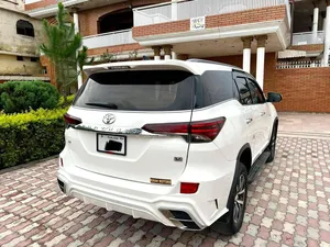 Toyota Fortuner 2.7 V 2021 for Sale