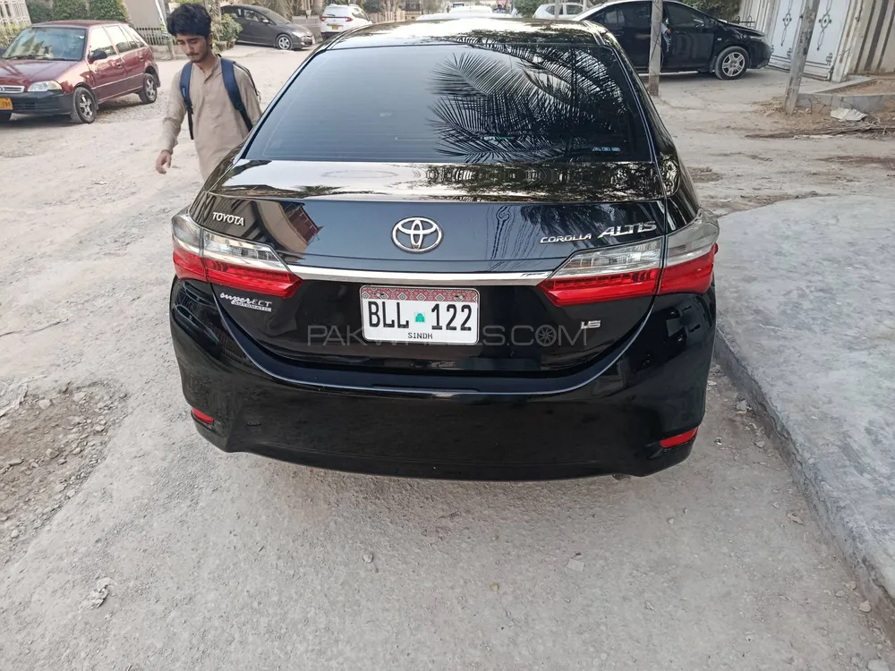 Toyota Corolla 2017 for Sale in Karachi Image-1