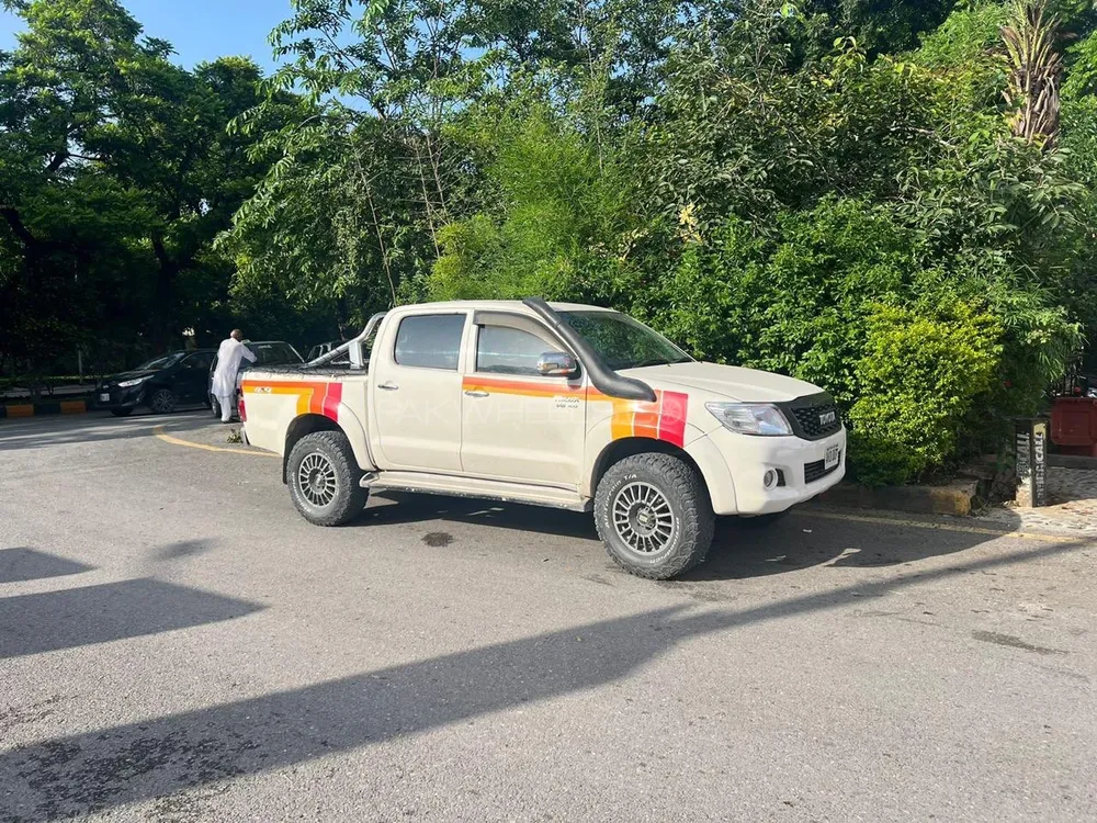 Toyota Hilux 2009 for Sale in Islamabad Image-1