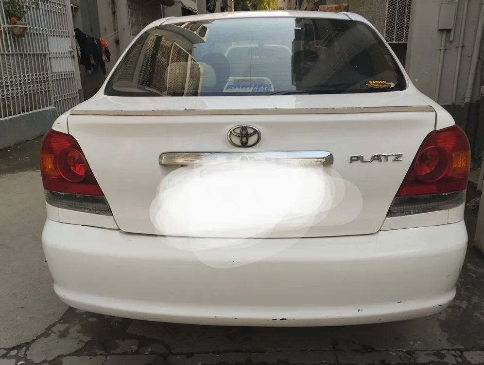 Toyota Platz 2004 for Sale in Karachi Image-1
