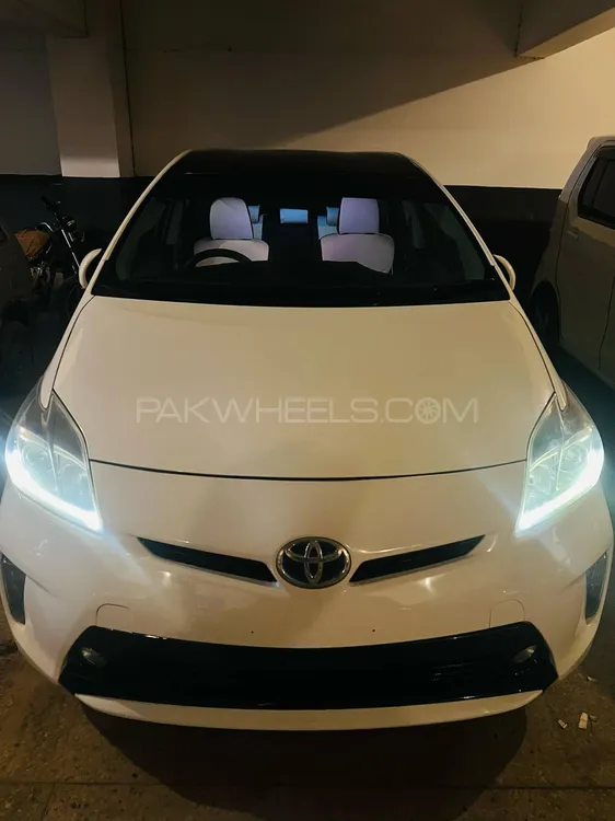 Toyota Prius 2016 for Sale in Karachi Image-1