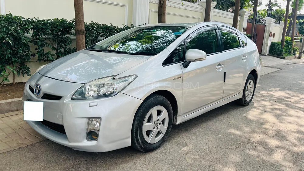 Toyota Prius 2011 for Sale in Lahore Image-1