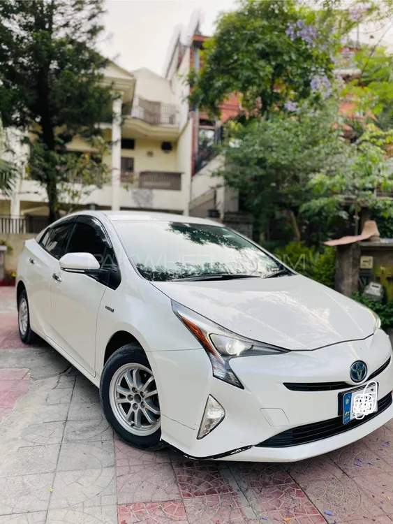 Toyota Prius 2018 for Sale in Islamabad Image-1