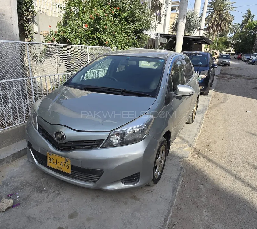 Toyota Vitz 2011 for Sale in Karachi Image-1