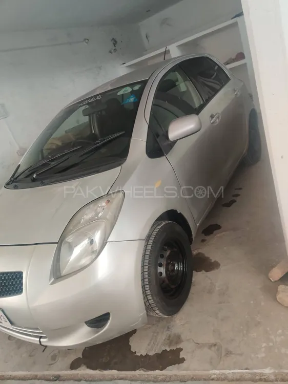 Toyota Vitz 2007 for Sale in Mian Wali Image-1