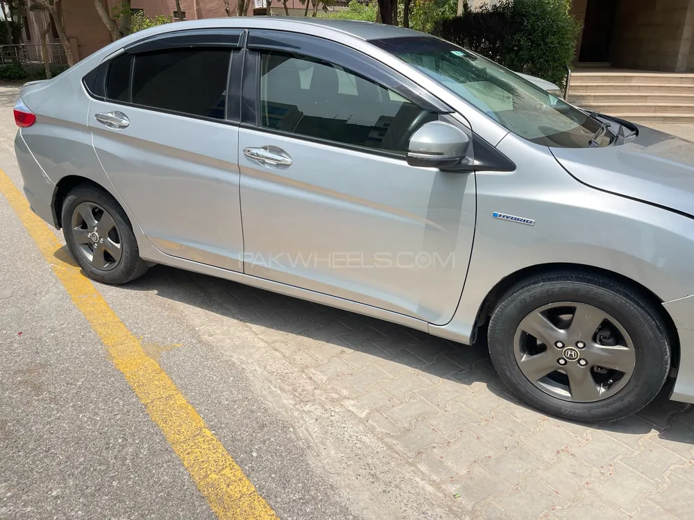 Honda Grace Hybrid 2014 for Sale in Lahore Image-1