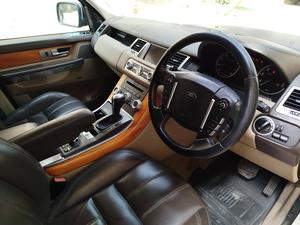 Range Rover Evoque
2010
5.0 Litter engine 
Black Wrap