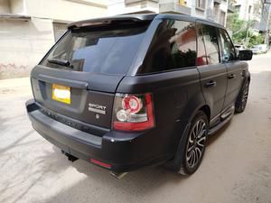 Range Rover Evoque
2010
5.0 Litter engine 
Black Wrap