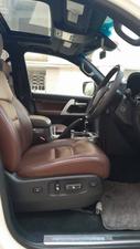 Toyota Land Cruiser 
LC 200
Pearl White 
Milage 63600 kms