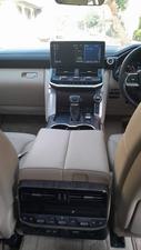 Toyota Land Cruiser 
LC 300
2023/ 2024
LC 300 
pearl White