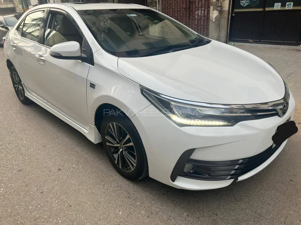 Toyota Corolla 2018 for Sale in Karachi Image-1