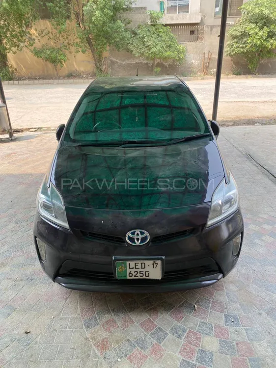 Toyota Prius 2013 for Sale in Lahore Image-1