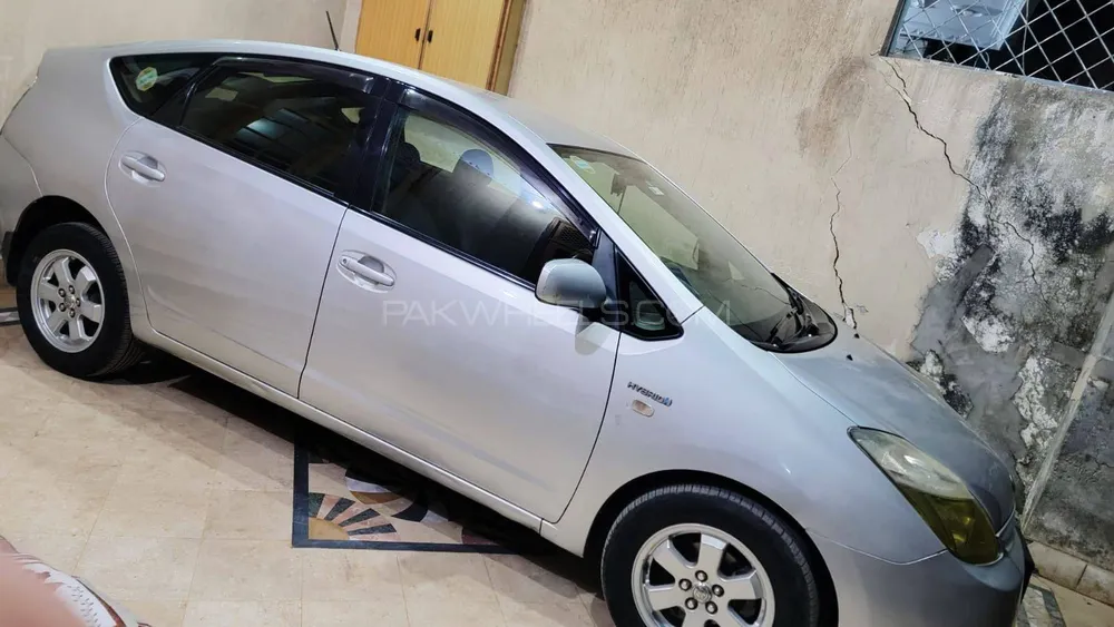 Toyota Prius 2010 for Sale in Lahore Image-1
