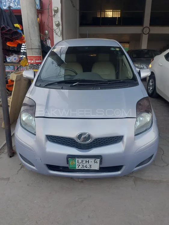 Toyota Vitz 2010 for Sale in Mian Wali Image-1