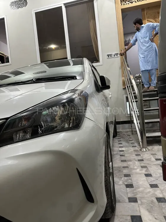 Toyota Vitz 2015 for Sale in Peshawar Image-1