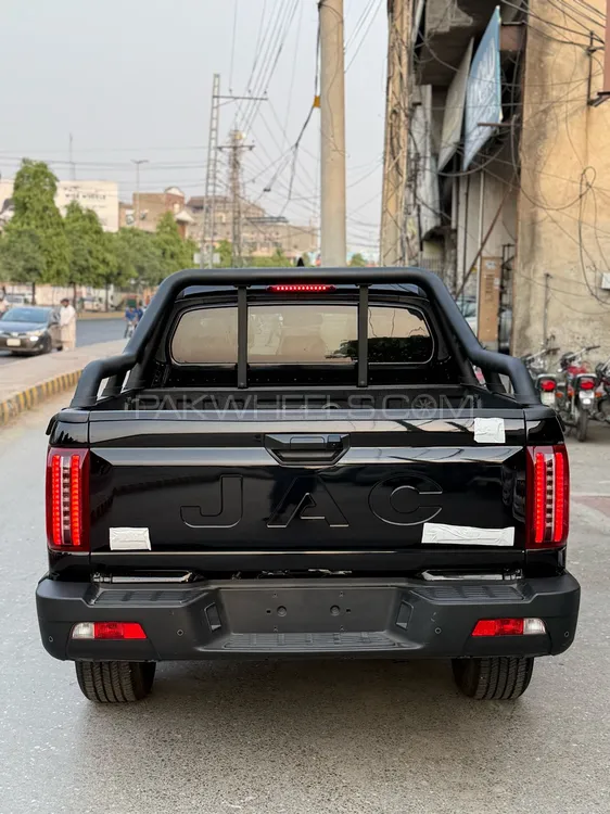 JAC T9 2025 for Sale in Lahore JAC T9 2025 for Sale in Lahore Image-4