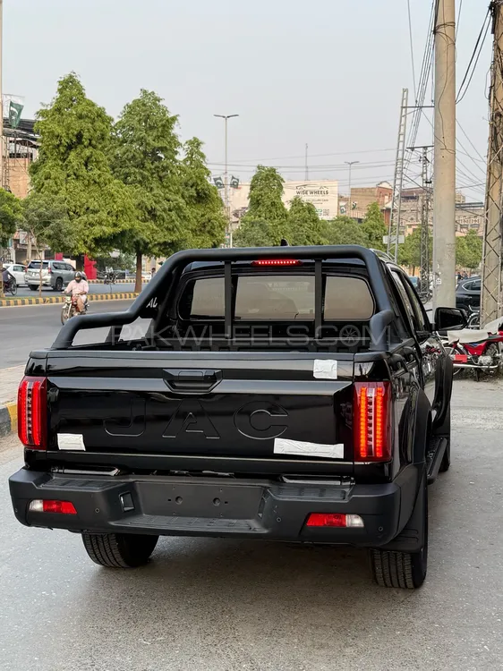 JAC T9 2025 for Sale in Lahore JAC T9 2025 for Sale in Lahore Image-5