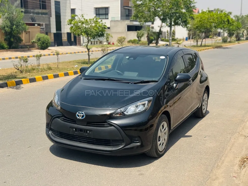 Toyota Aqua 2021 for Sale in Multan Image-1