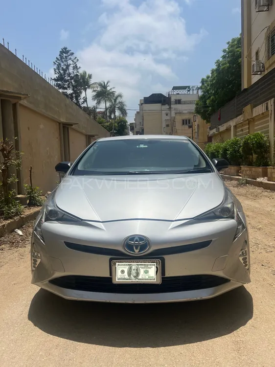 Toyota Prius 2017 for Sale in Karachi Image-1