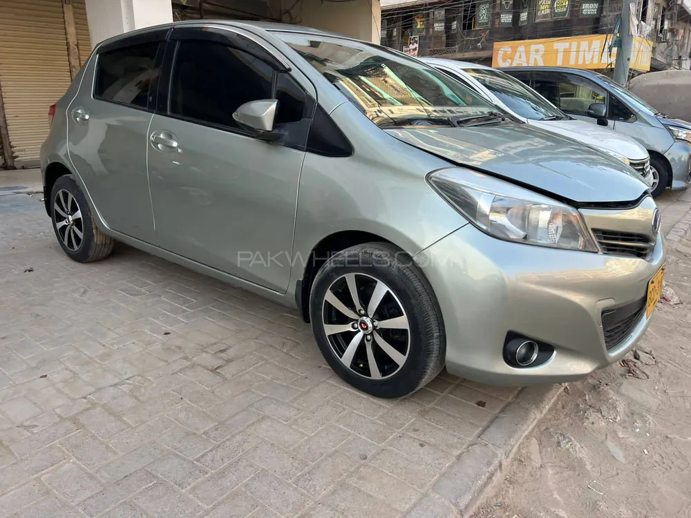 Toyota Vitz 2012 for Sale in Karachi Image-1