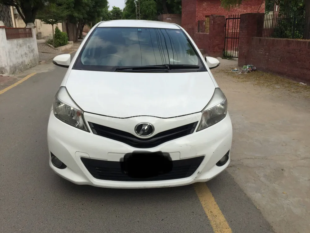 Toyota Vitz 2013 for Sale in Faisalabad Image-1
