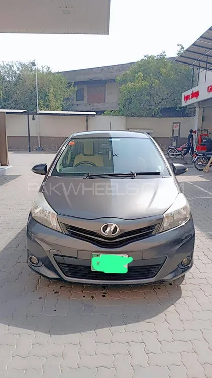Toyota Vitz 2015 for Sale in Lahore Image-1