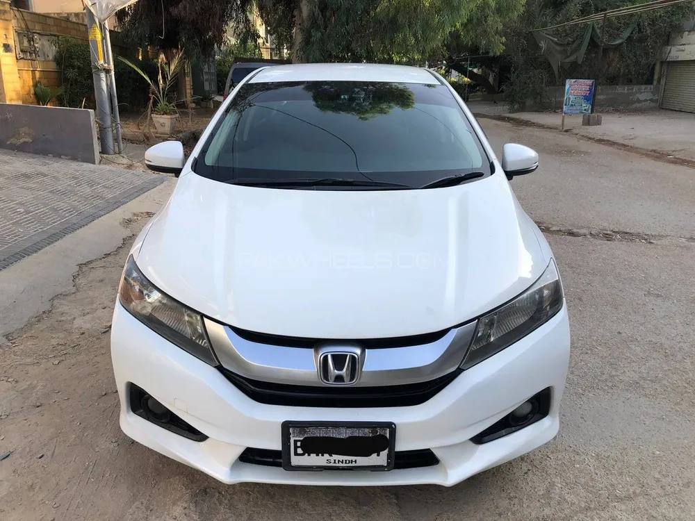 Honda Grace Hybrid 2015 for Sale in Karachi Image-1