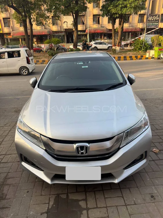 Honda Grace Hybrid 2015 for Sale in Rawalpindi Image-1