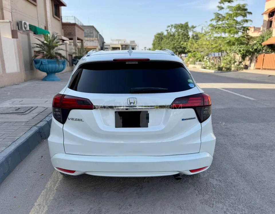 Honda Vezel 2018 for Sale in Rawalpindi Image-1