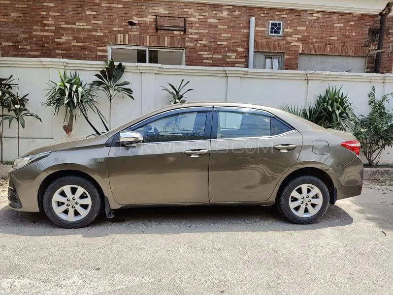 Toyota Corolla 2016 for Sale in Lahore Image-1